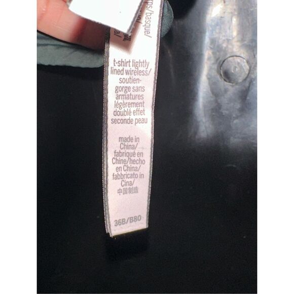 Beautiful green Victoria’s Secret T-shirt Lightly-Lined wireless Bra size 36B Go - Picture 6 of 6